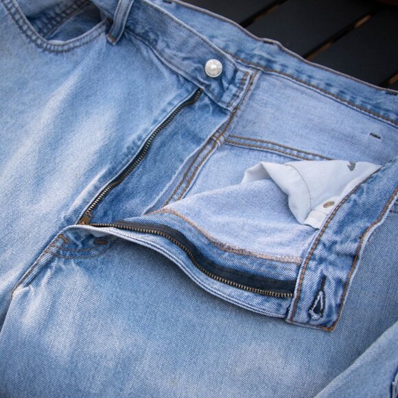 Levis Jeans Mens 40x30 Blue 550 Relaxed Straight American Light Wash Denim - Picture 6 of 9